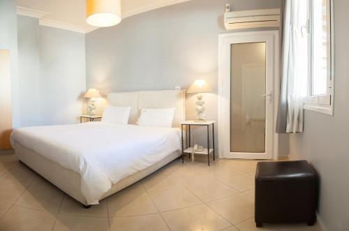 Foto de una habitación de Kimon Athens Hotel