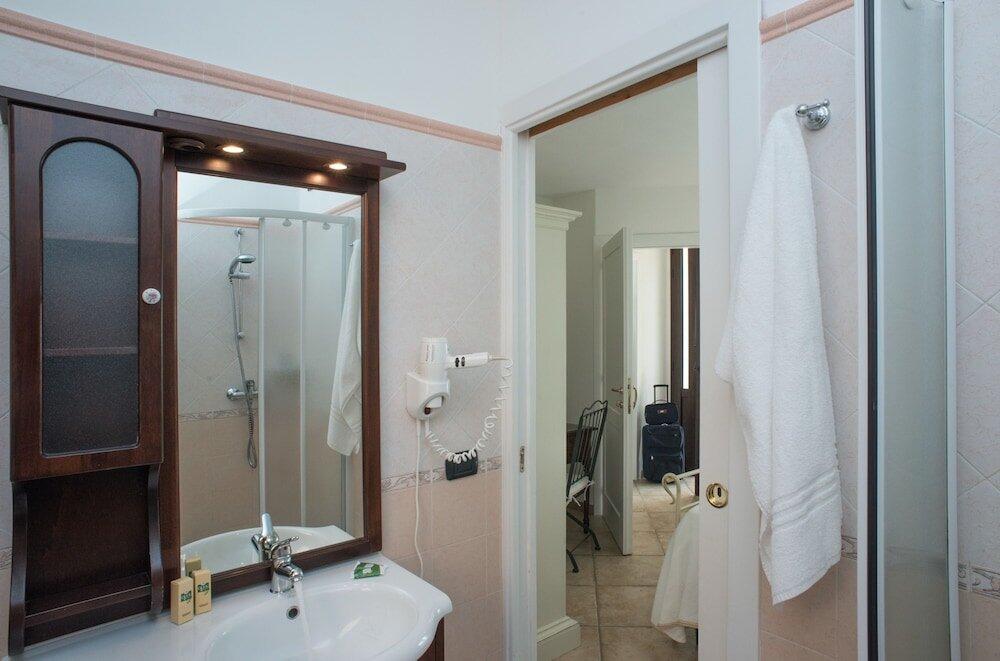 Foto del baño de Hotel Masseria Panareo