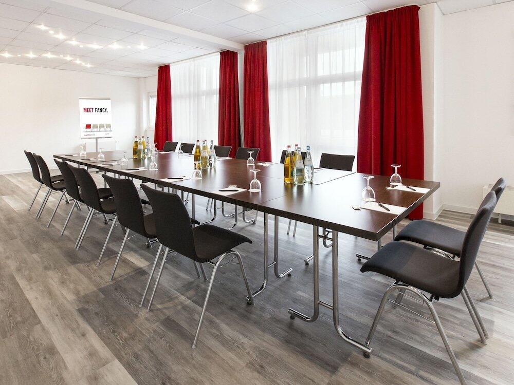 Foto de los servicios de DORMERO Hotel Hannover-Langenhagen Airport