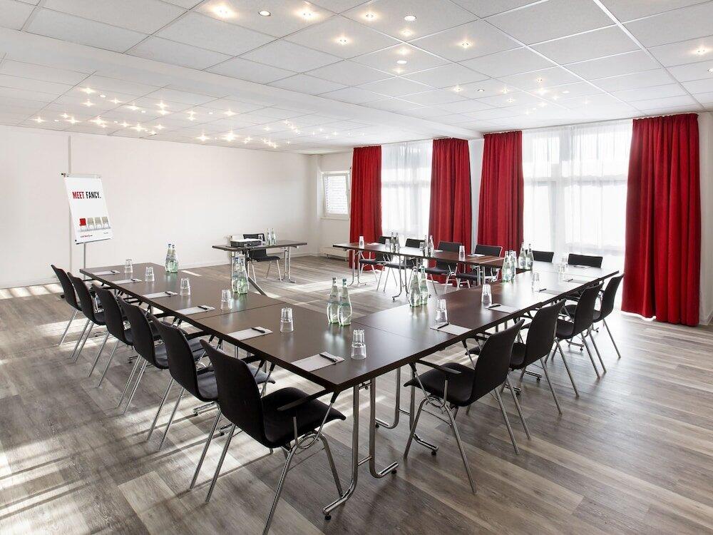 Foto de los servicios de DORMERO Hotel Hannover-Langenhagen Airport