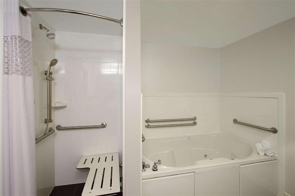 Bathroom – Hotel Hampton Inn Hagerstown-I-81