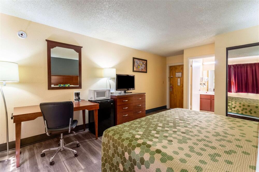 Foto de una habitación de Hotel Econo Lodge Gallup
