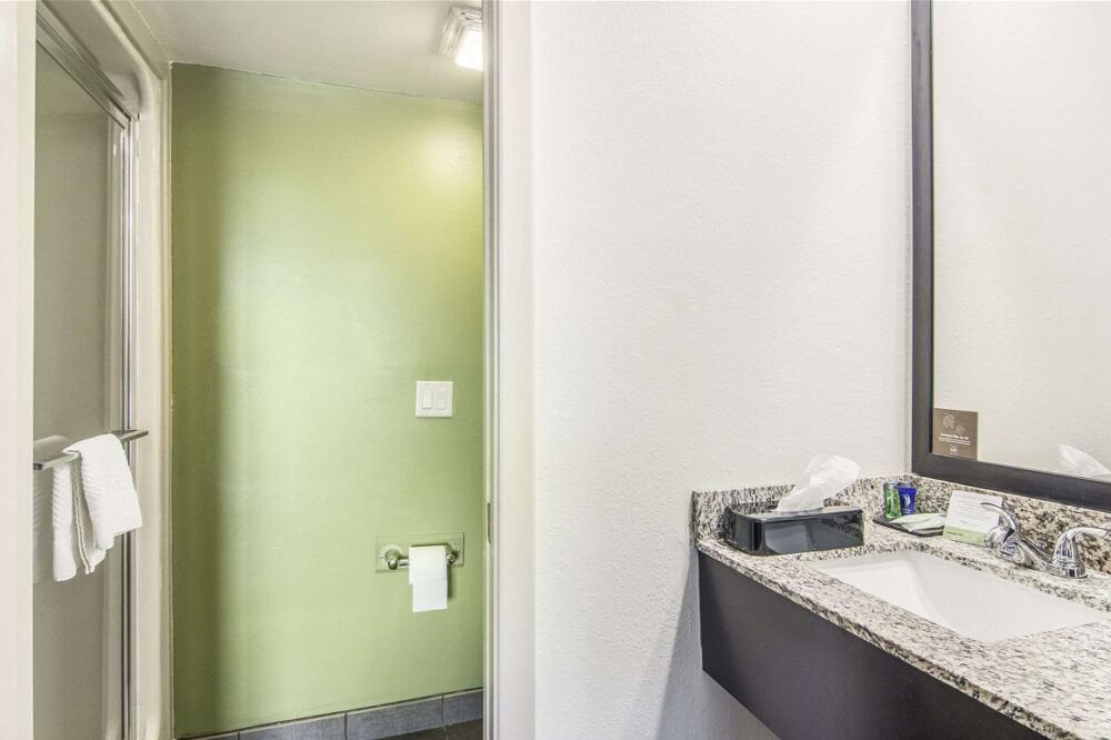 Foto del baño de Hotel Sleep Inn Austintown