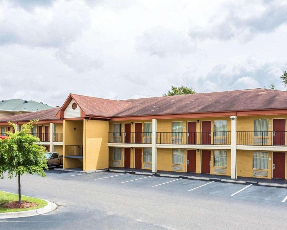 Foto del exterior de Motel Econo Lodge Coliseum