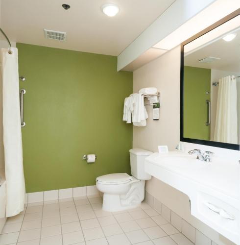 Bathroom – Hotel Sleep Inn and Suites Hagerstown