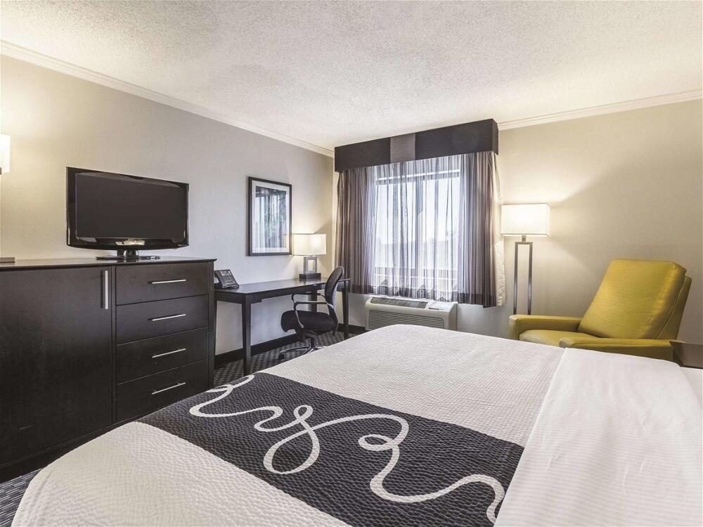 Foto de una habitación de Hotel La Quinta by Wyndham Cleveland - Airport North