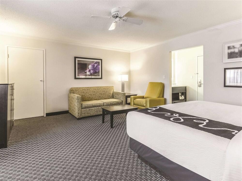 Foto de una habitación de Hotel La Quinta by Wyndham Cleveland - Airport North