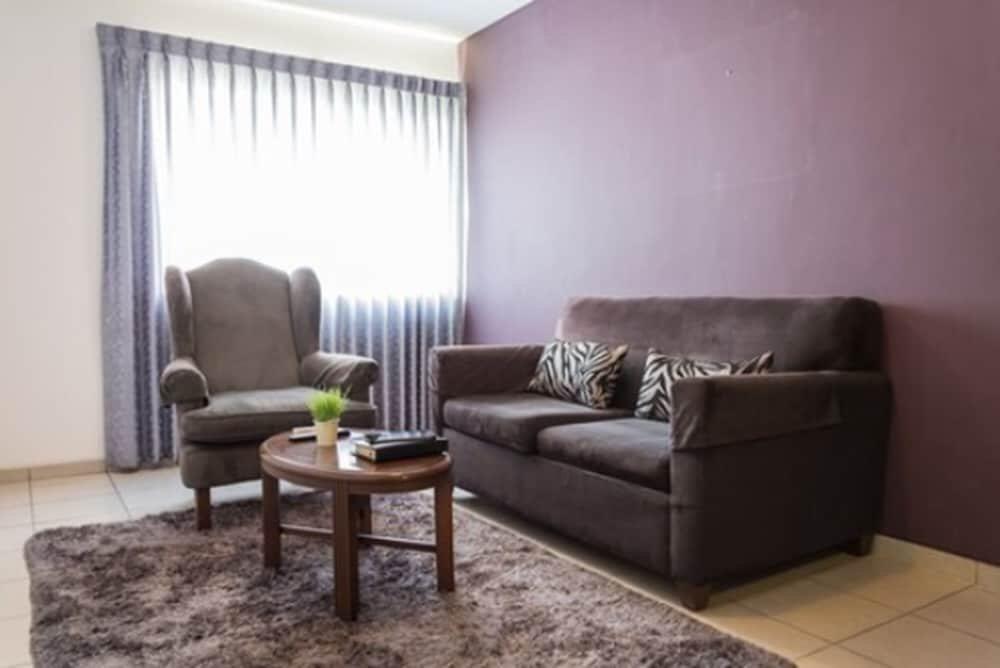 Foto de una habitación de Aparthotel Terranova Suites