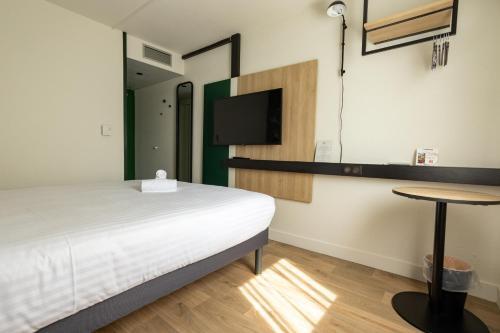 Foto de una habitación de The Originals City Hôtel Bordeaux Porte du Bassin