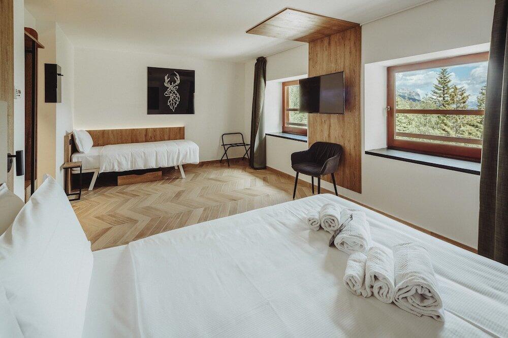 Foto de una habitación de B&amp;amp;B Hotel Passo Tre Croci Cortina