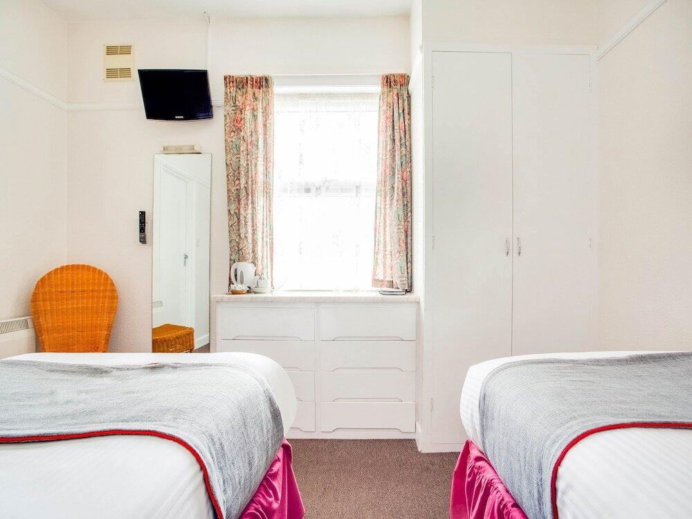 Room – OYO Godolphin Arms Hotel