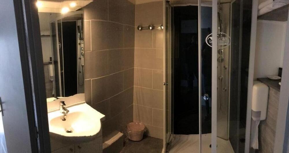 Foto del baño de authentic by balladins - Hôtel le Privilège