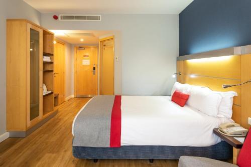 Foto de una habitación de Holiday Inn Express Lisbon-Oeiras, an IHG Hotel