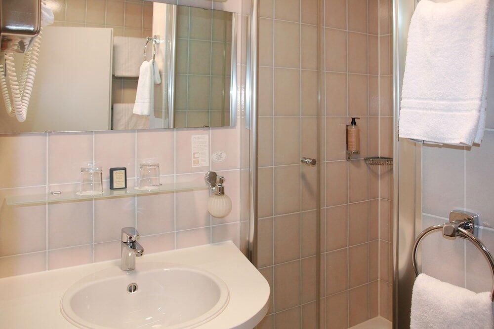 Foto del baño de AVIA Hotel