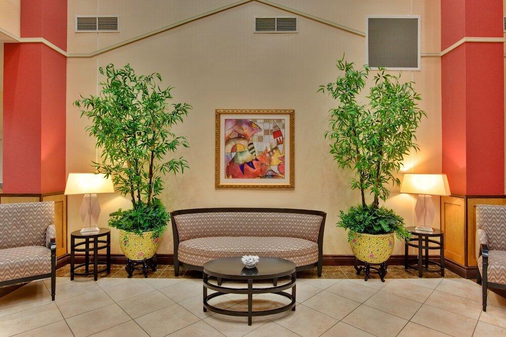 Foto del exterior de Hotel Holiday Inn &amp;amp; Suites Bakersfield