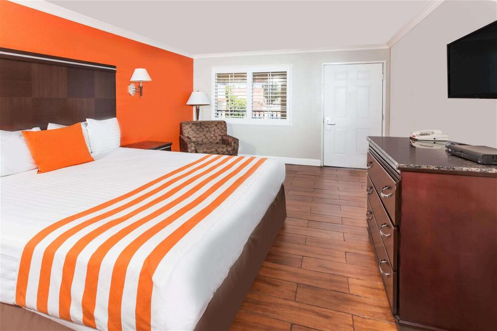 Foto de una habitación de Casa Blanca Hotel &amp;amp; Suites Orange