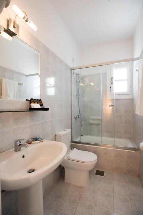 Foto del baño de Hotel Charissi