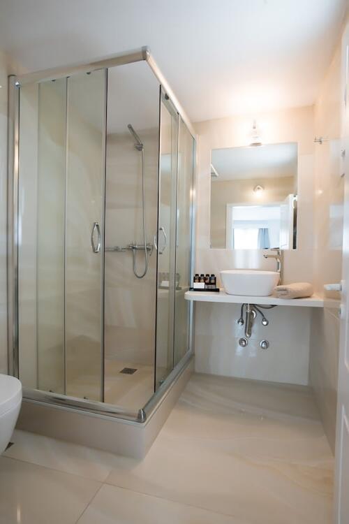 Foto del baño de Hotel Charissi