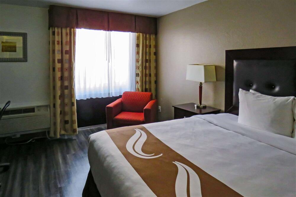 Foto de una habitación de Hotel Quality Inn &amp;amp; Suites Everett