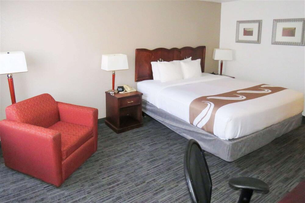 Foto de una habitación de Hotel Quality Inn &amp;amp; Suites Everett