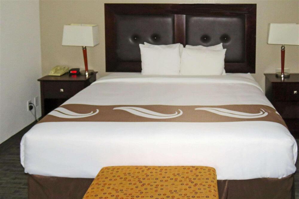 Foto de una habitación de Hotel Quality Inn &amp;amp; Suites Everett
