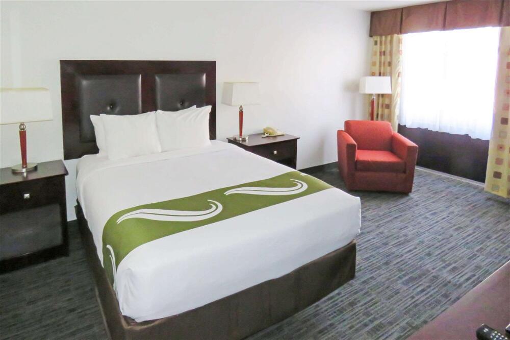Foto de una habitación de Hotel Quality Inn &amp;amp; Suites Everett