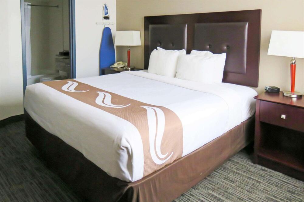 Foto de una habitación de Hotel Quality Inn &amp;amp; Suites Everett