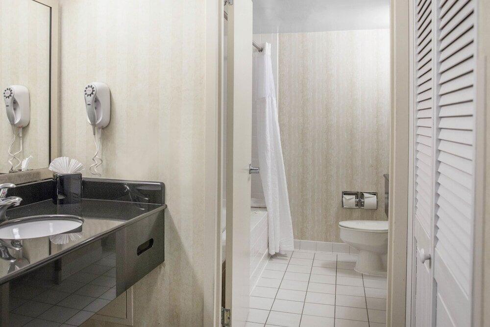 Foto del baño de Hotel Comfort Inn Pentagon City