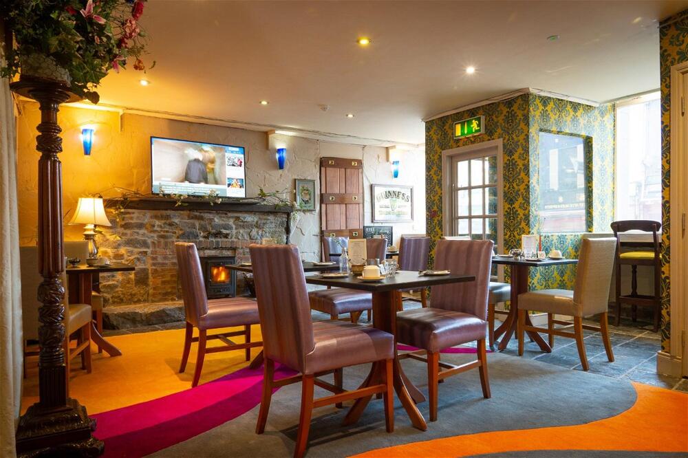 Foto de restauración de Ashley Hotel