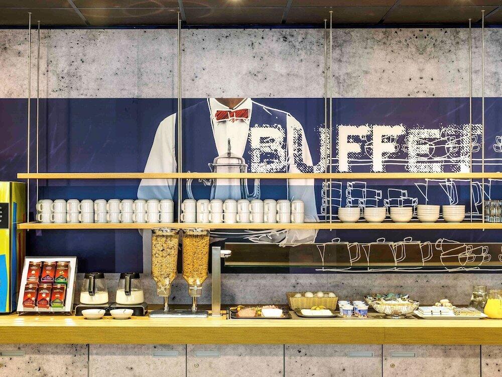 Foto de restauración de Hotel ibis budget Luxembourg Aéroport