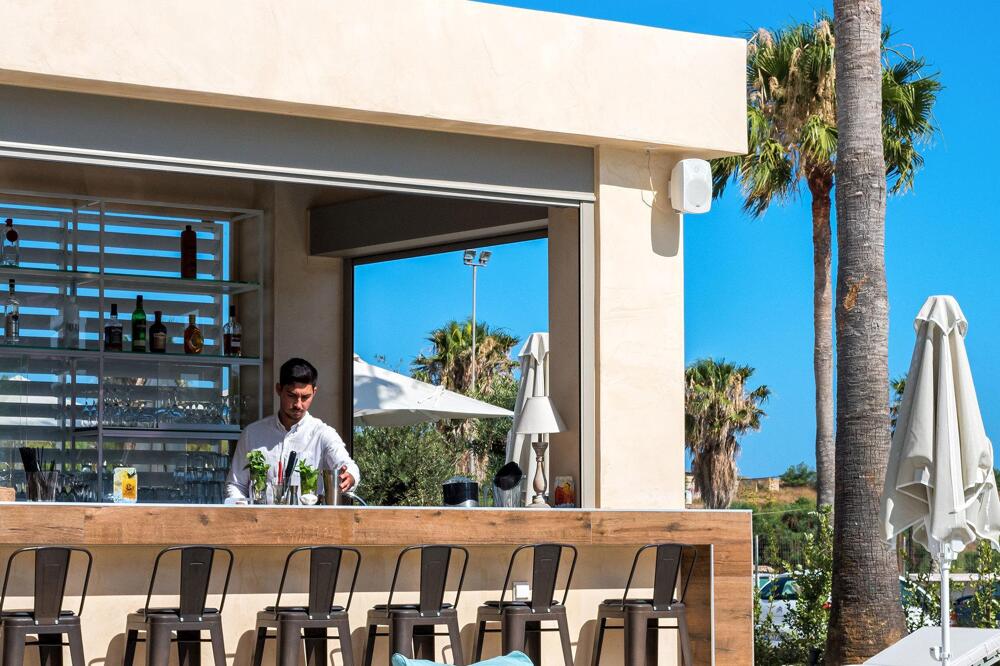 Foto de los servicios de Hotel Airis Boutique &amp;amp; Suites