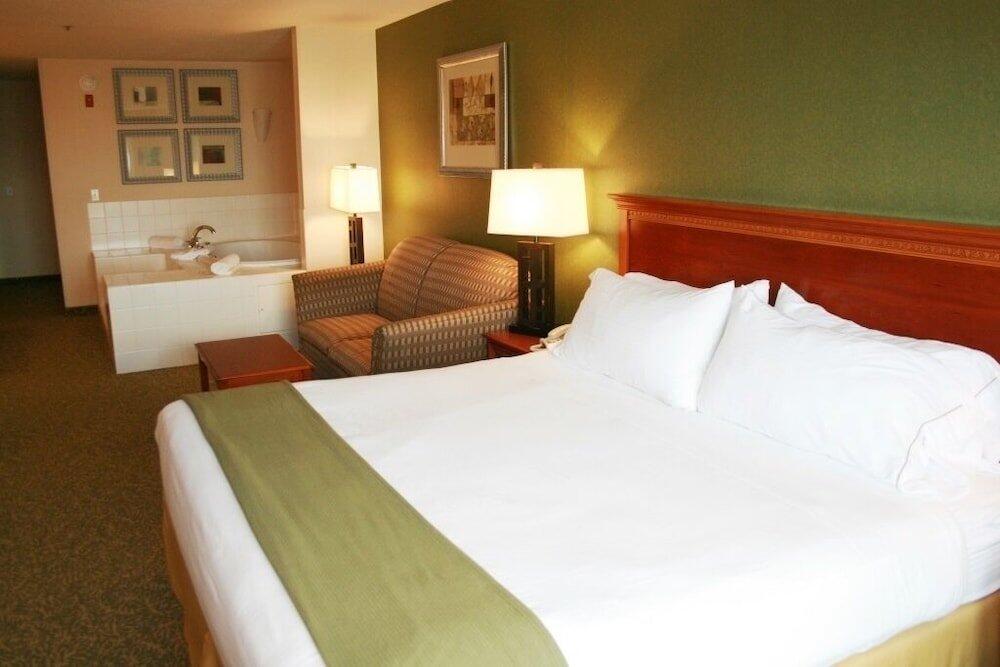 Room – Holiday Inn Express Hotel &amp;amp; Suites Hagerstown, an IHG Hotel