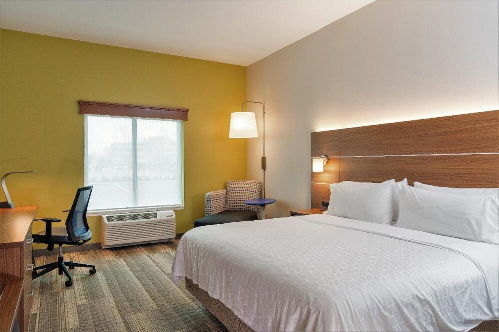 Room – Holiday Inn Express Hotel &amp;amp; Suites Hagerstown, an IHG Hotel