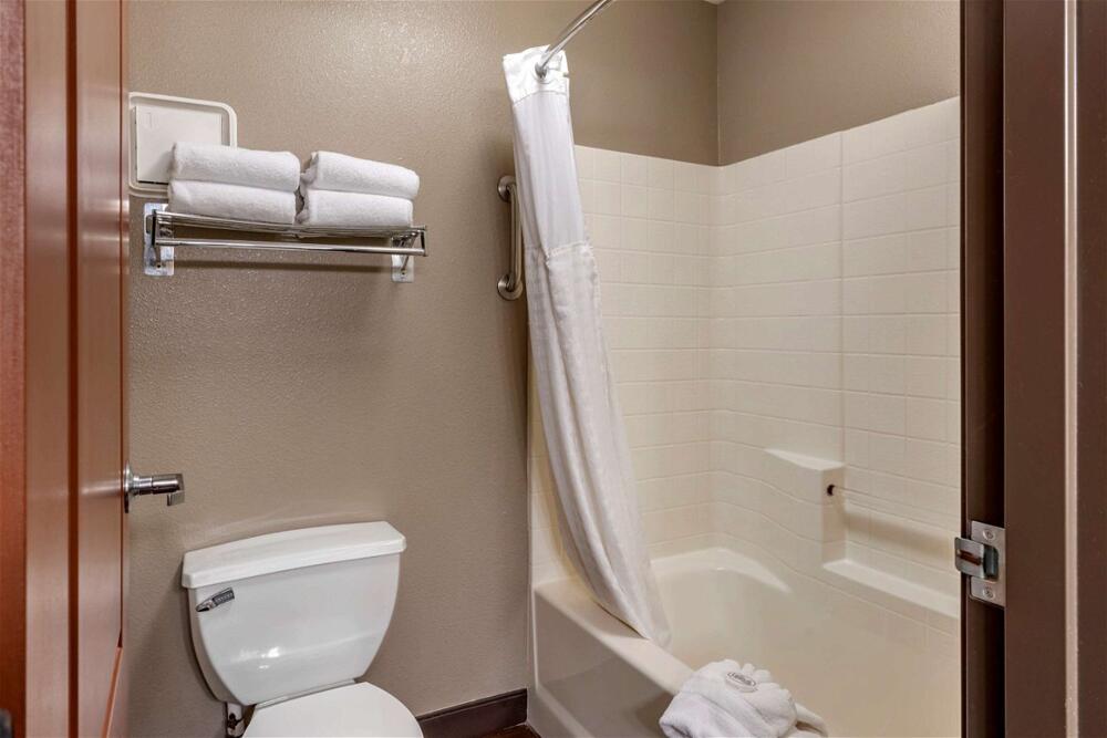 Foto del baño de Elizabeth Oceanfront Suites, Ascend Hotel Collection