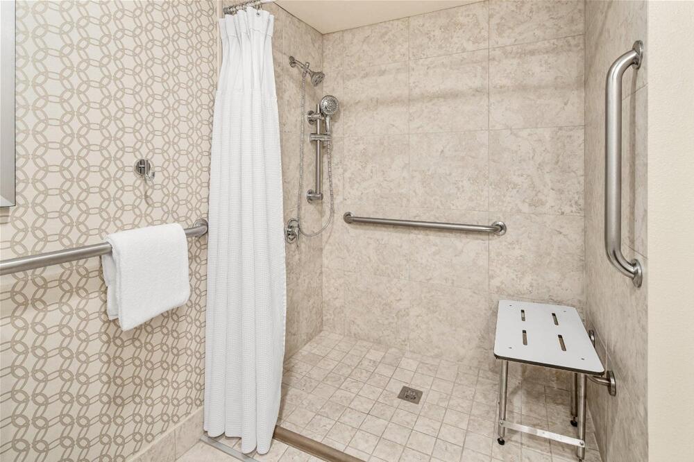 Foto del baño de Hotel Crowne Plaza Fort Myers At Bell Tower Shops