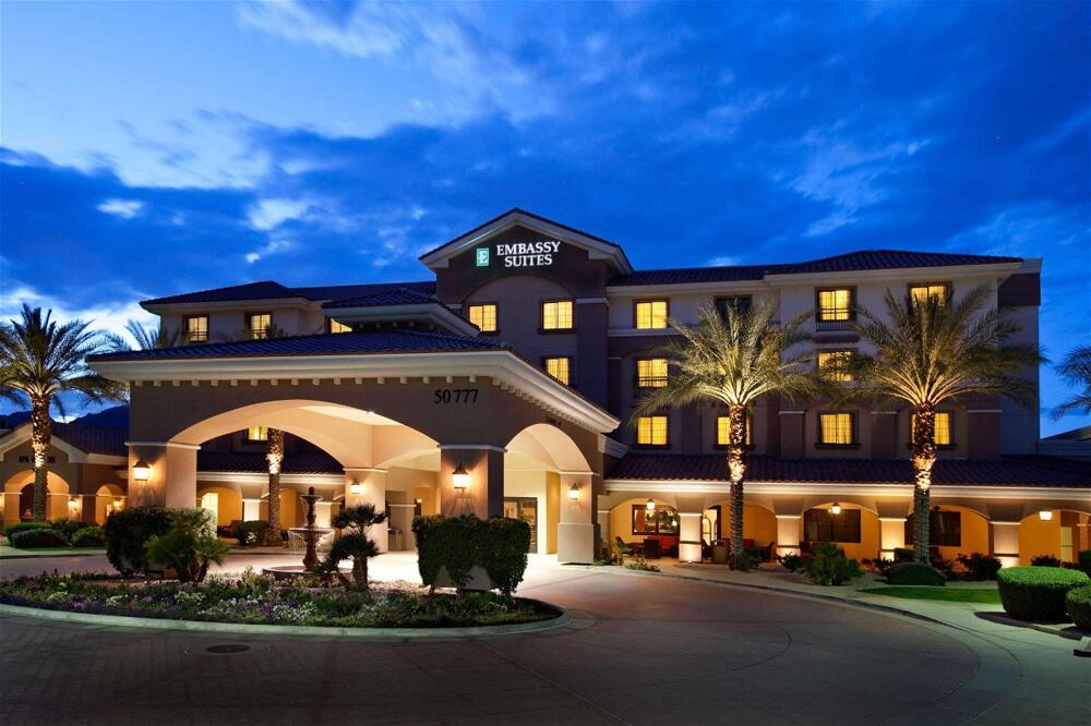 Foto del exterior de Embassy Suites La Quinta Hotel &amp;amp; Spa