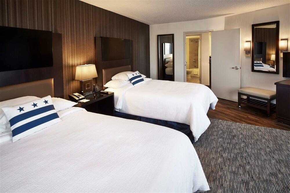 Foto de una habitación de Hotel Embassy Suites Washington D.C. - at the Chevy Chase Pavilion