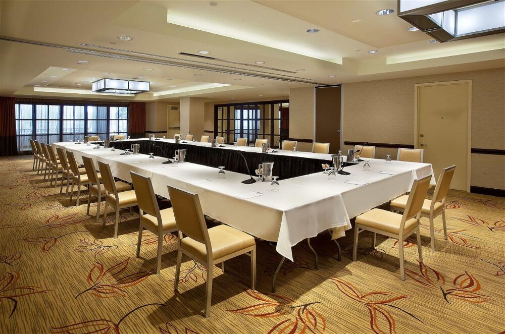 Foto de los servicios de Hotel Embassy Suites Washington D.C. - at the Chevy Chase Pavilion
