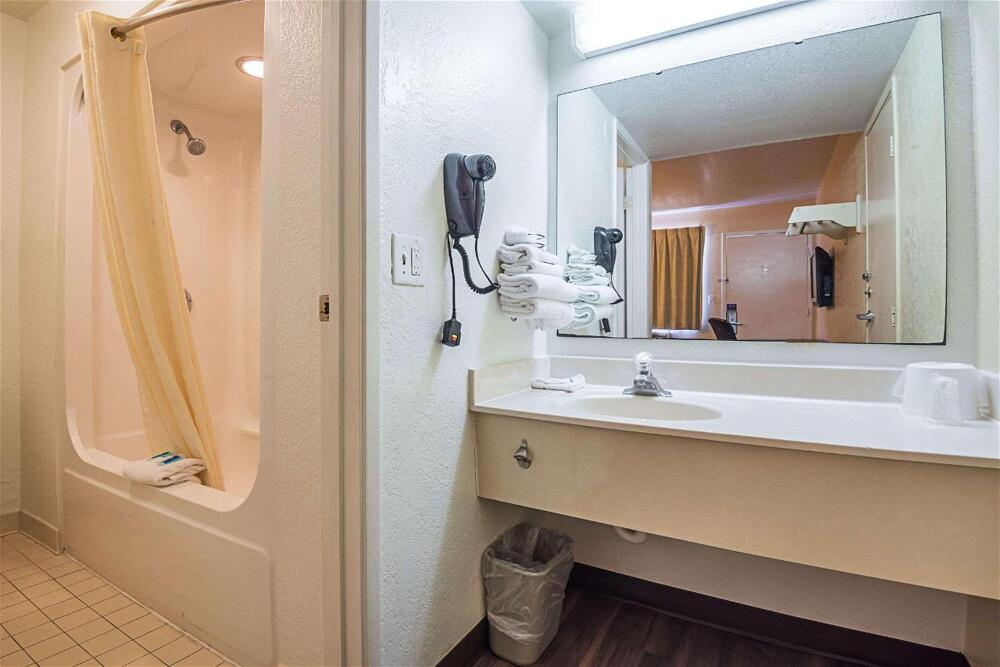 Foto del baño de Hotel Rodeway Inn Kissimmee Maingate West