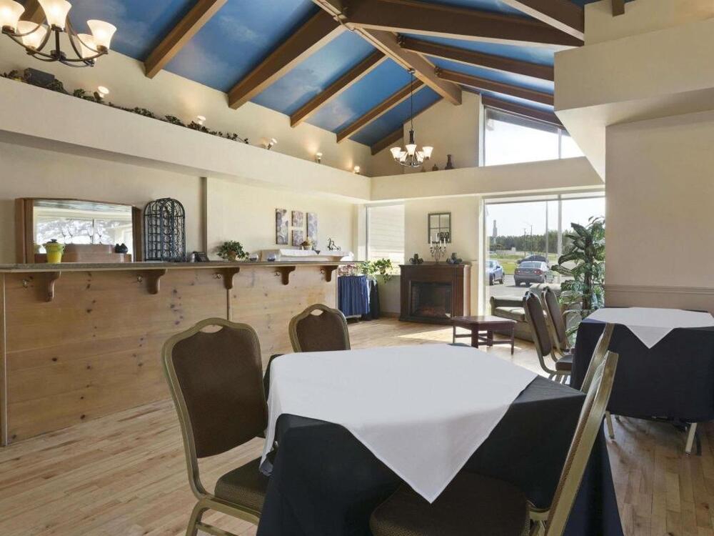 Foto de restauración de Hotel Days Inn &amp;amp; Suites by Wyndham Moncton