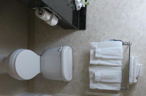 Foto del baño de Hotel Days Inn &amp;amp; Suites by Wyndham Moncton