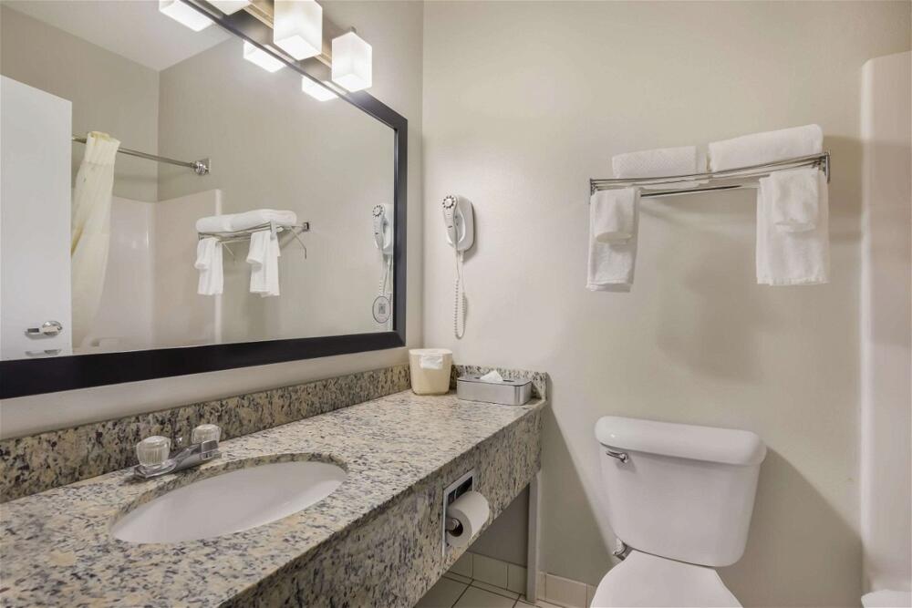 Foto del baño de Hotel Quality Inn and Suites South Joliet