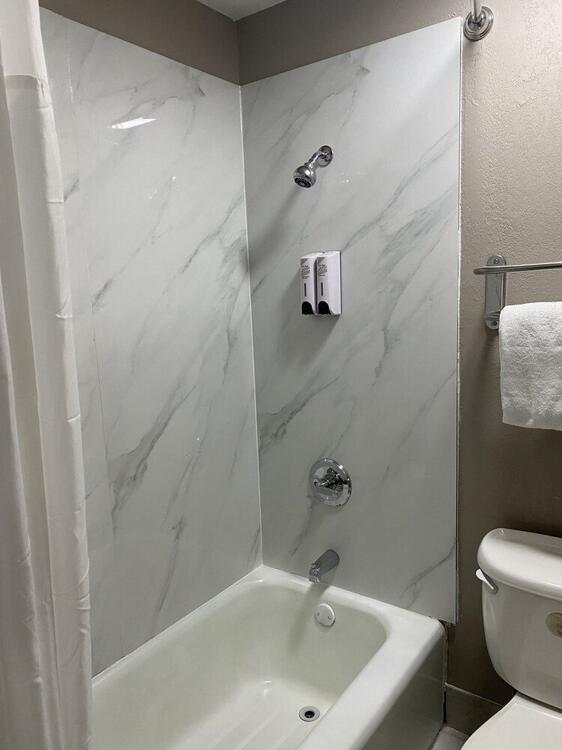 Bathroom – Hotel Red Roof Inn Jacksonville, AL