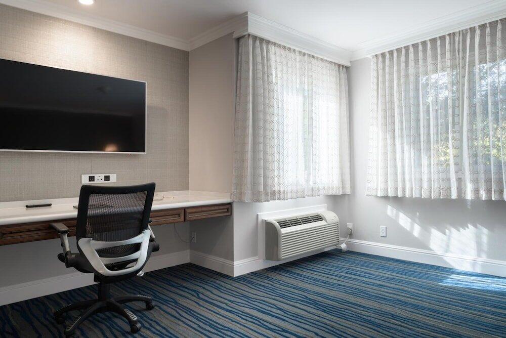 Room – Woodcrest Hotel