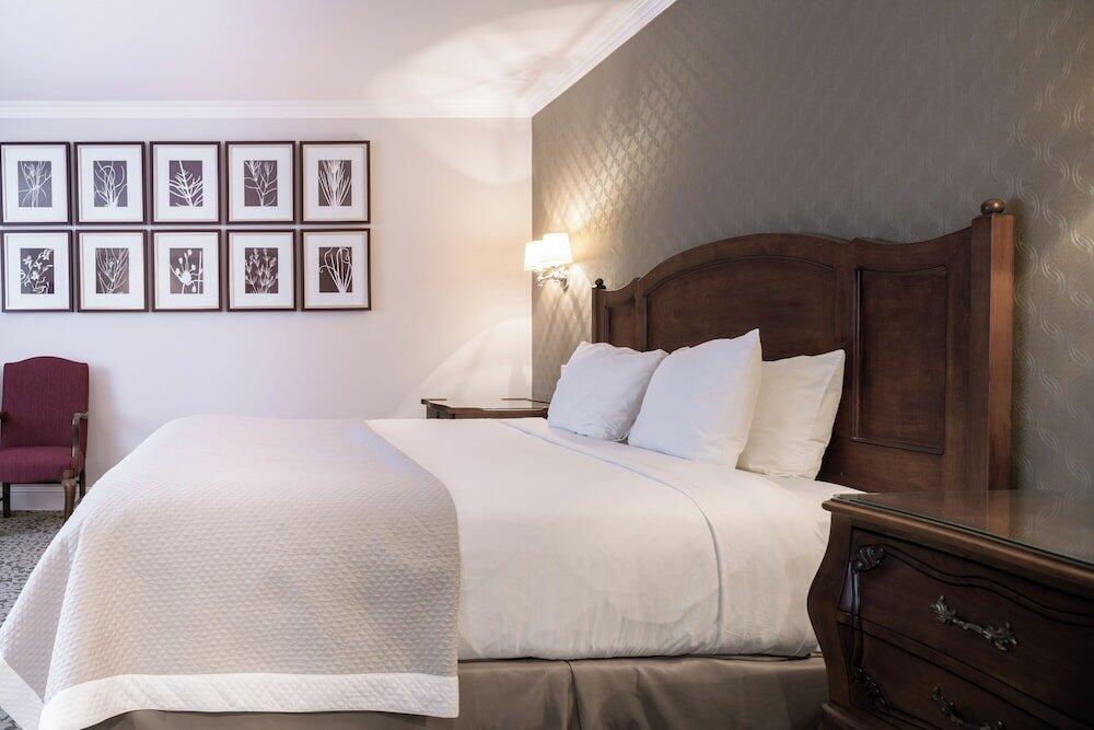 Room – Woodcrest Hotel