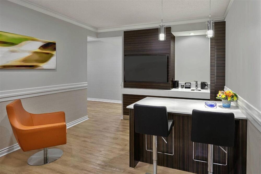 Foto de una habitación de Delta Hotels by Marriott Edmonton Centre Suites