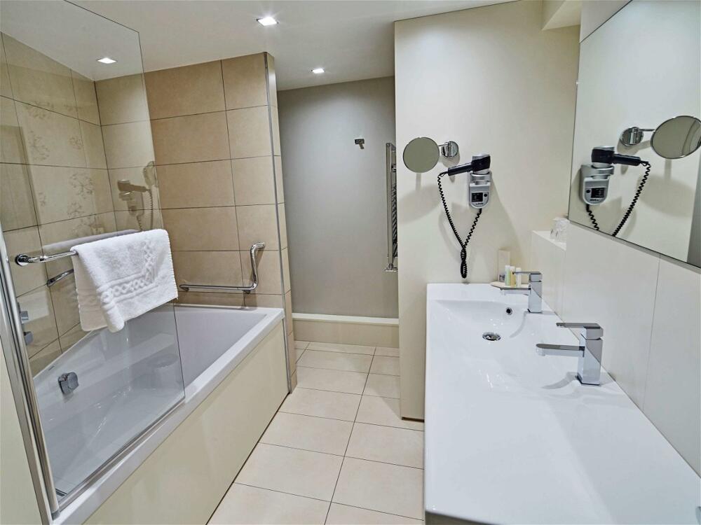 Foto del baño de Golden Tulip Amneville - Hotel And Casino
