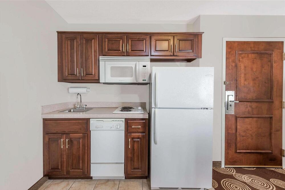 Room – Hotel Hawthorn Suites by Wyndham Akron/Seville