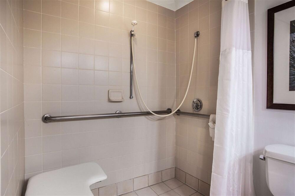 Foto del baño de Hotel Wyndham Garden Buffalo Downtown