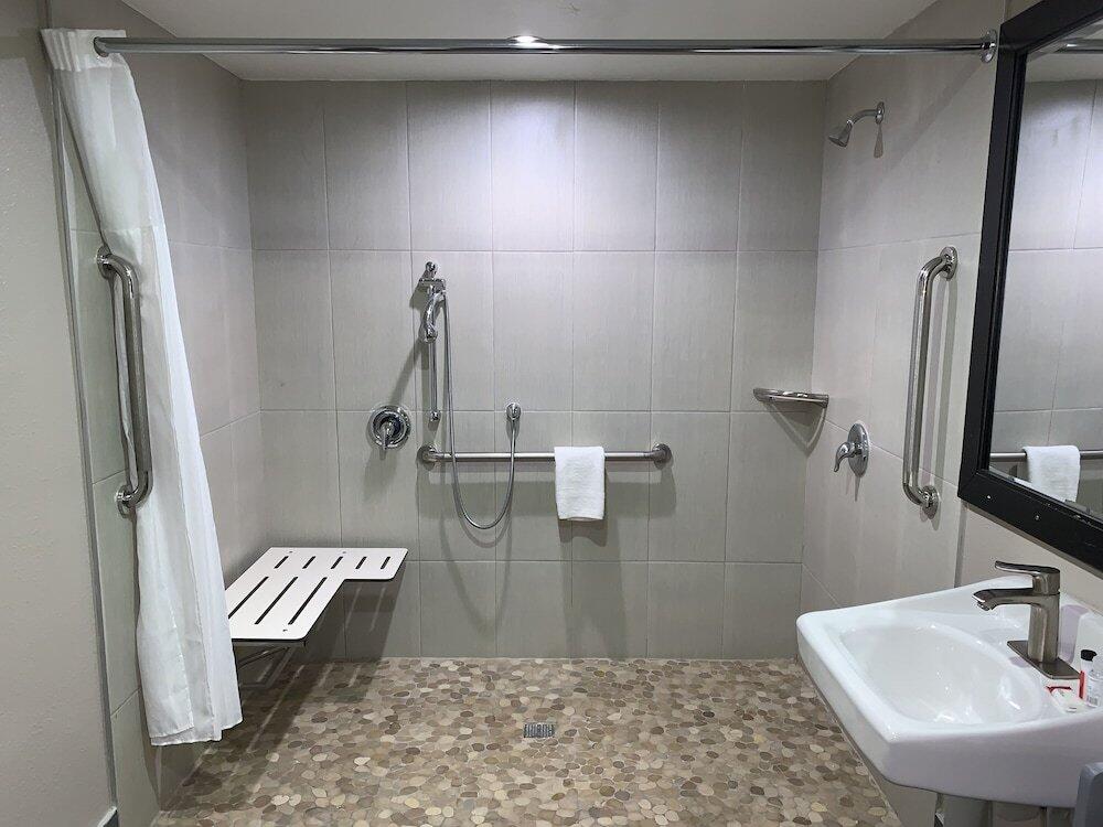 Foto del baño de Skyways Hotel